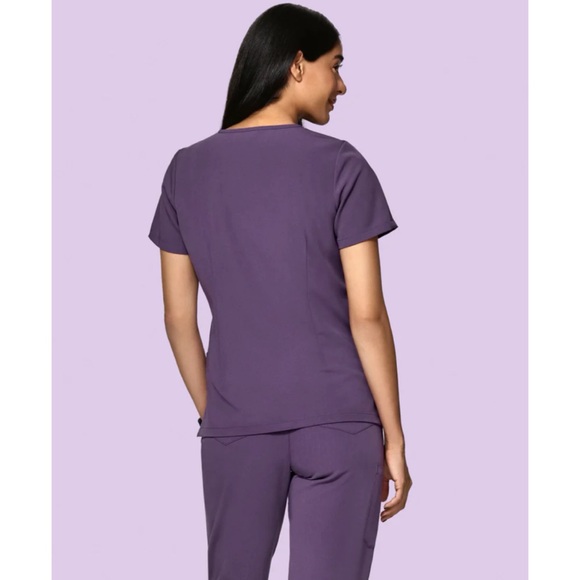 ๐ Mandala Scrubs Six Pocket Scrub Top XL Dewberry New NWOT - Picture 3 of 14